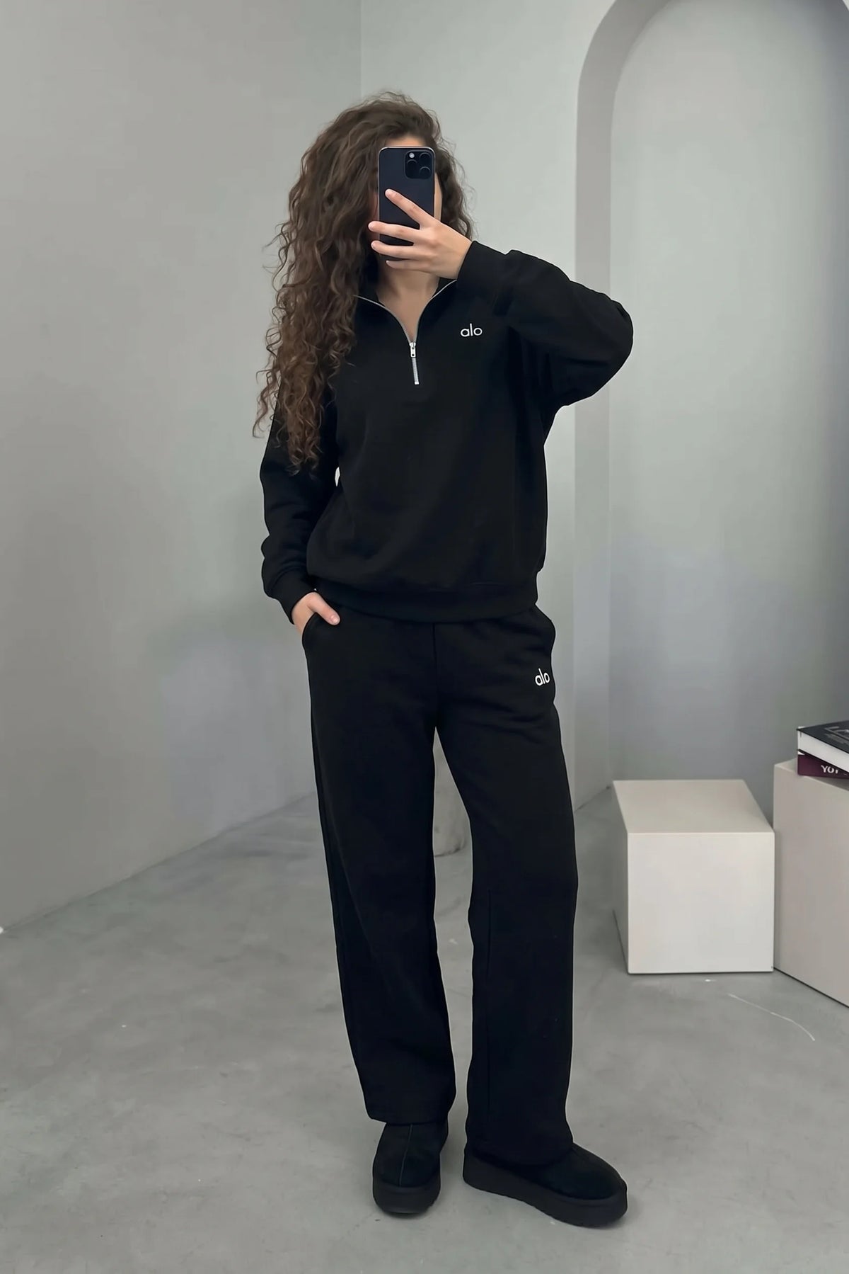 Alo Accolade 1/4 Zip Pullover & Straight Leg Sweatpant Set