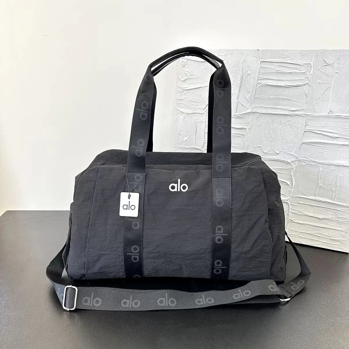 Alo Yoga Voyage Duffle Bag - Black - S