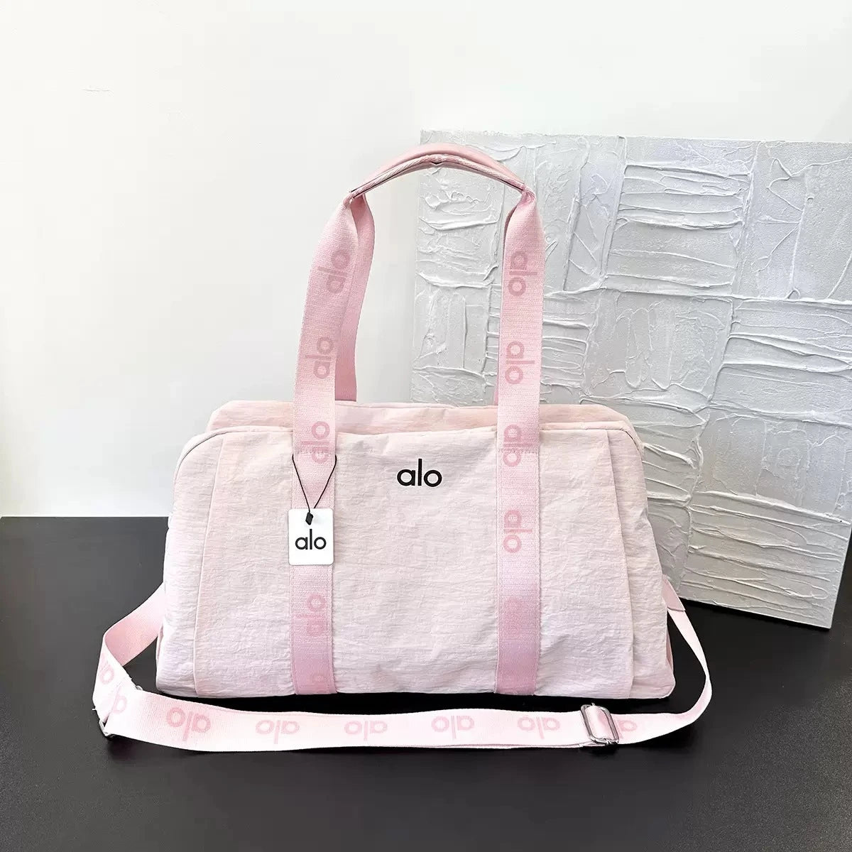 Alo Yoga Voyage Duffle Bag - Pink - S