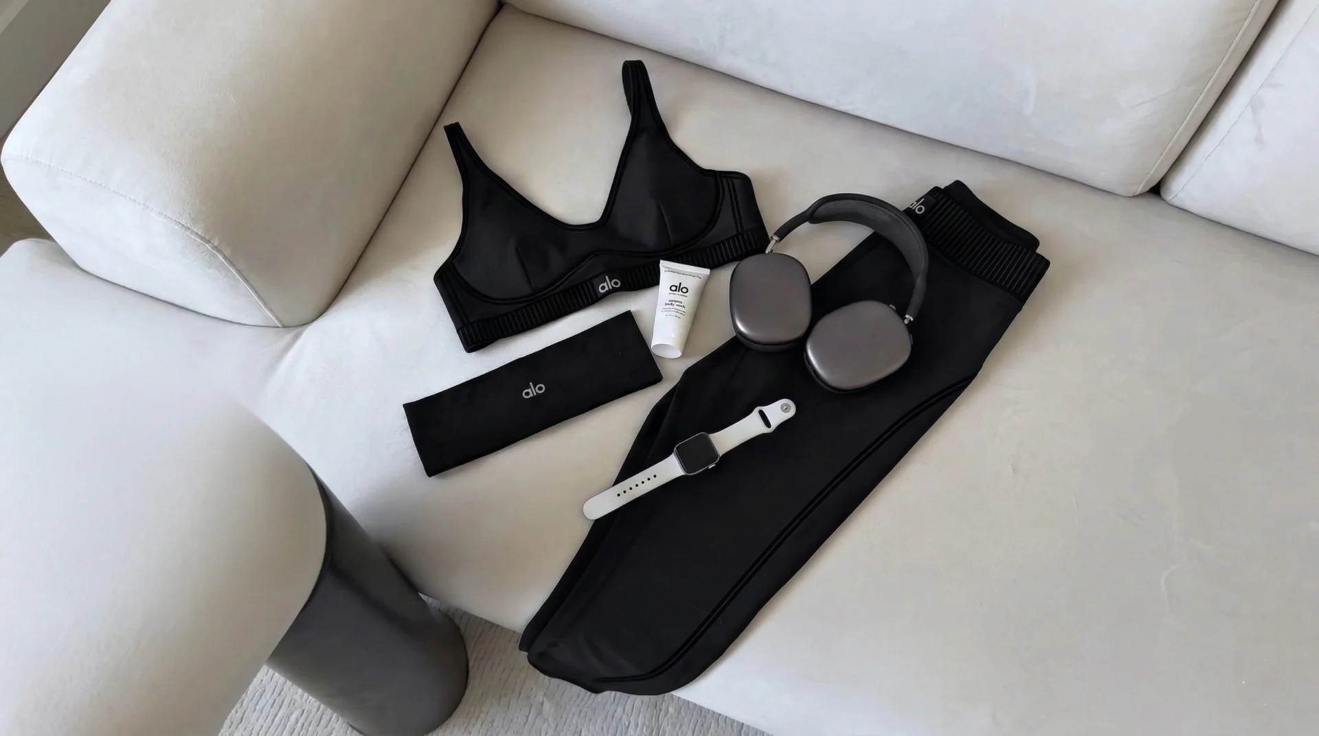 Set de fitness 2 pièces avec legging et brassière modèle Airlift style Alo Yoga, tissu sculptant et gainant haute performance Nuluyafit